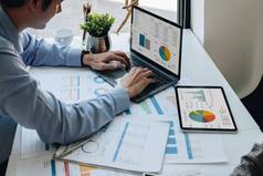 商人工作分析金融报告移动PC计算统计数据金融文档数据图项目业务策略市场增长工作场所