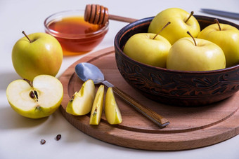 新鲜的成熟的减少黄色的苹果蜂蜜
