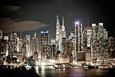 纽约城市住宅区天际线乌贼颜色晚上视图