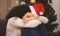 沉默晚上圣诞节不感觉拍摄年轻的女人伤心圣诞节首页