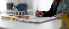 关闭手真正的房地产投资首页保险签署合同根据首页购买保险协议批准购买客户