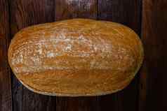 新鲜烤面包木董事会自制的面包