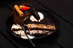 巧克力摩丝草莓巧克力坚持奶油芝士蛋糕巧克力饼干奶油饼干黑色的菜