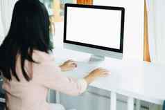 购物会议信息搜索亚洲女人白色屏幕移动PC模型插入文本字符图片