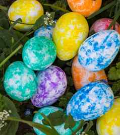 快乐复活节色彩斑斓的鸡蛋花