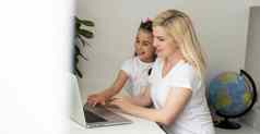 在线教育孩子们妈妈。女儿学前教育看视频教训调用闲谈，聊天首页