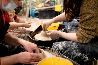 建模手陶工轮陶器车间教学小学生爱好休闲孩子们粘土建模波特的轮