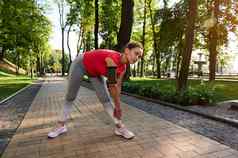 中间岁的活跃的女人运动员运动服装锻炼户外运动女孩体育运动紧衣服伸展运动早期早....慢跑身体适合