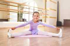 肖像芭蕾舞女演员淡紫色衣服白色连裤袜培训交叉分裂芭蕾舞类