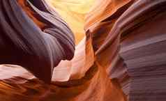 色彩斑斓的槽峡谷羚羊峡谷