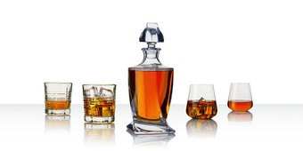玻璃水瓶<strong>威士忌威士忌</strong>眼镜玻璃水瓶玻璃<strong>威士忌</strong>白色背景