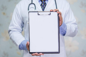 医生空白剪贴板请注意诊断病人护理医院病房健康的强大的医疗概念