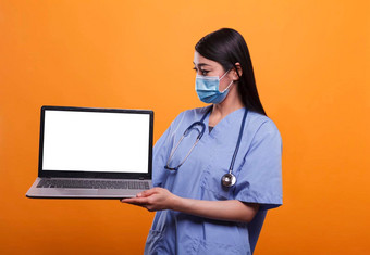 医疗护士穿口罩听诊器持有whitescreen孤立的显示浓度关键移动PC
