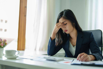 概念倦怠并发症状业务女人感觉不舒服工作引起的压力积累不成功的工作休息身体咨询专家精神病学家