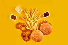 快食物不健康的吃概念关闭快食物零食黄色的背景