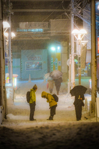 雪下降天王町城市