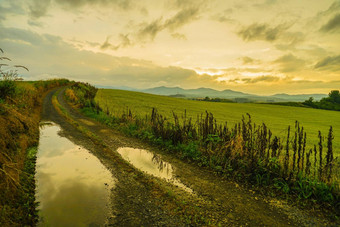 日落视图草地北海道