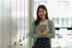 亚洲女人学生平板电脑储物柜学校电子学习在线教育康佩特