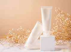 奶油管模型品牌演讲自然护肤品美产品广场白色讲台上自然朴实的颜色