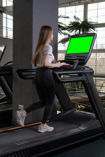 女人长度跑步机在室内年轻的配置文件完整的活跃的女概念健康的生活方式锻炼适合人运动服装有氧运动肌肉男人。护理首页肖像绿色屏幕