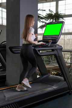 女人跑步机年轻的长度在室内配置文件完整的锻炼体育运动概念健康的生活方式生活方式适合人机健身房女运动员美丽的男人。运行首页肖像