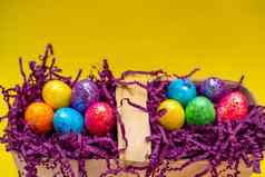 复活节作文篮子彩色的鸡蛋准备假期黄色的背景