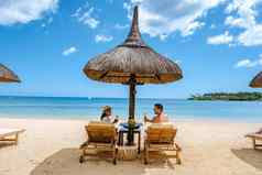 奢侈品旅行浪漫的海滩度假假期度蜜月夫妇热带假期豪华的酒店