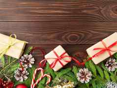 圣诞节快乐一年黑暗棕色（的）背景礼物圣诞节盒子冷杉分支机构