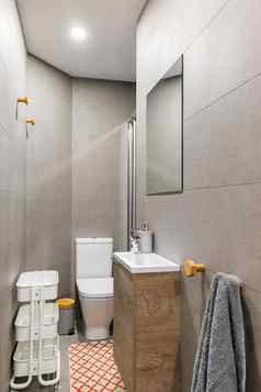 狭窄的浴室厕所。。。小脸盆装饰灰色的瓷砖当代风格室内首页改造