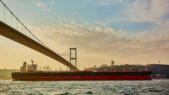 货物船油轮横跨博斯普鲁斯海峡海峡通过横跨博斯普鲁斯海峡桥
