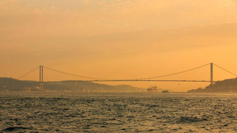 伊斯坦布尔横跨博斯普鲁斯海峡桥7月烈士桥伊斯坦布尔火鸡