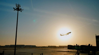 飞机采取天空日落太阳黄昏机场中国北京