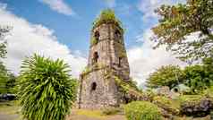 卡格萨瓦教堂废墟山马荣火山背景黎牙实比菲律宾