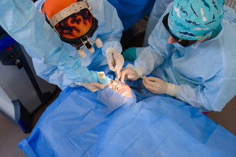 激光眼睑整容术塑料手术操作纠正缺陷畸形四肢不全眼皮