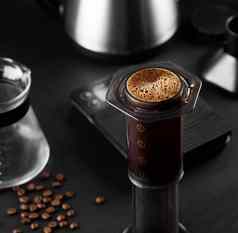aeropress黑色的背景aeropress设备酝酿咖啡咖啡酝酿