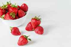 红色的草莓健康的维生素浆果孤立的白色背景