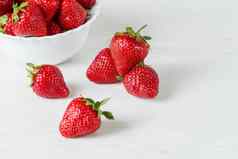 红色的草莓健康的维生素浆果孤立的白色背景