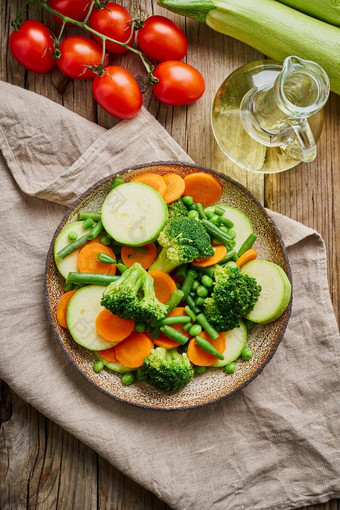混合煮熟的蔬菜蒸汽蔬菜饮食低热量的饮食西兰花