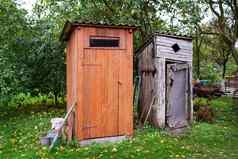 翻新木厕所。。。花园开放空气