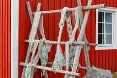 罗弗敦群岛岛屿钓鱼网挂栅栏玄关经典挪威景观房子红色的颜色连裤袜小心翼翼地选