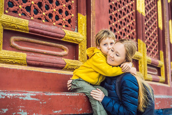 妈妈儿子旅行者寺庙天堂北京主要景点北京旅行家庭孩子们中国概念