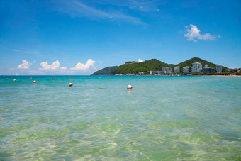 海南岛热带阳光明媚的一天海蓝色的天空