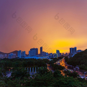 海南三亚城市雨明亮的橙色天空