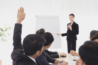业务会议演讲请求概念商人不断上升的手问题演讲者公司会议房间