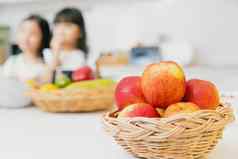 红色的苹果新鲜的健康的水果高营养厨房背景