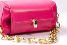 粉红色的手提包黄金链孤立的白色背景产品摄影袋钱包