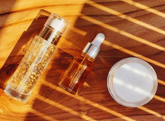 护肤品水疗中心身体护理化妆品产品木背景平铺设计有机美例程自然化妆品