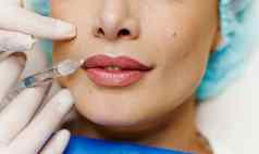 特写镜头嘴唇增加注射有吸引力的女孩塑料外科医生注射唇医疗诊所