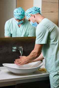 医疗学生洗手运行水卫生医生好方法停止流感大流行冠状病毒科维德