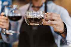 弯管替代方法使咖啡咖啡师热咖啡双玻璃杯客户咖啡酝酿咖啡馆
